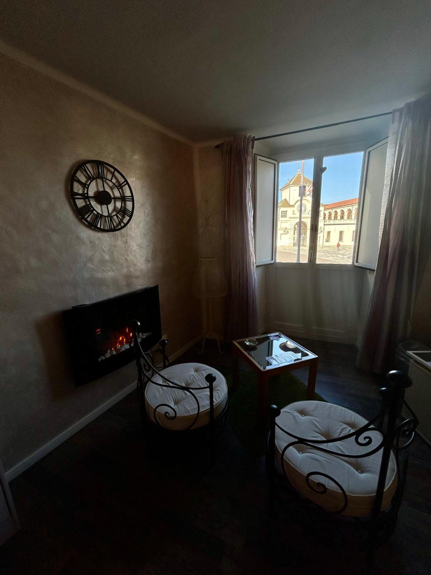 La Finestra Sulla Reggia Bed & Breakfast Венария Реале Стая снимка
