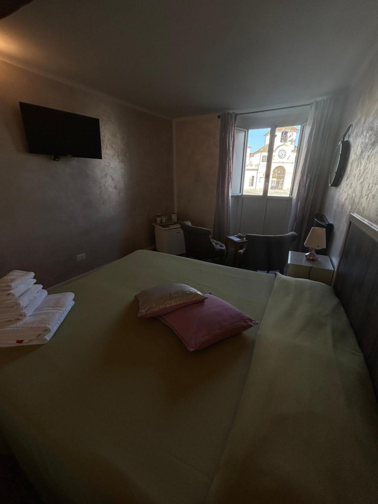 La Finestra Sulla Reggia Bed & Breakfast Венария Реале Стая снимка