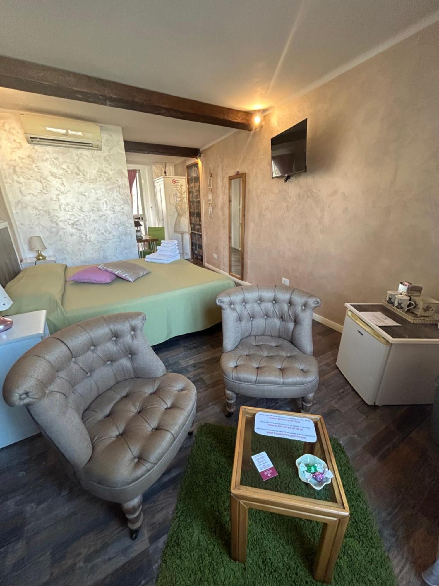 La Finestra Sulla Reggia Bed & Breakfast Венария Реале Стая снимка